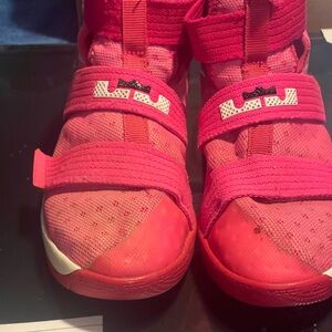 Pink LeBron’s Basketball Shoes